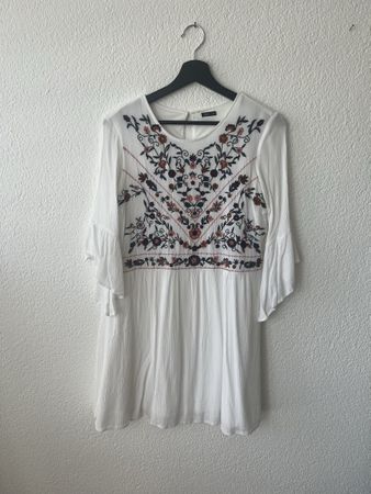 Weisses Sommerkleid mit Stickerei, Grösse 34, ONLY👗