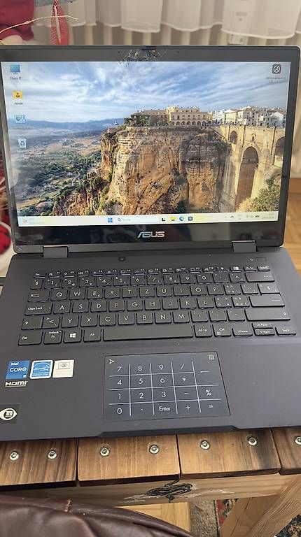 Asus Portables: Asus ExpertBook B3 Flip 14 – Défectueux à Heerbrugg par D.O.B.