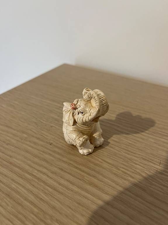 Figuren: Elefantino bianco – Gebraucht aus Davesco-Soragno von dai_925z