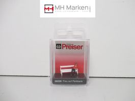 Preiser 28226 Modellfigur Deko 1/87 " Frau auf Parkbank " H0