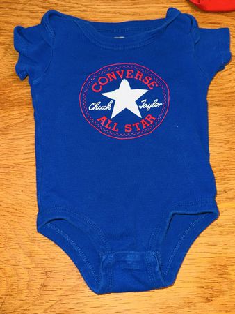 Converse Baby Body, Grösse 0-6 Monate, Top Zustand!