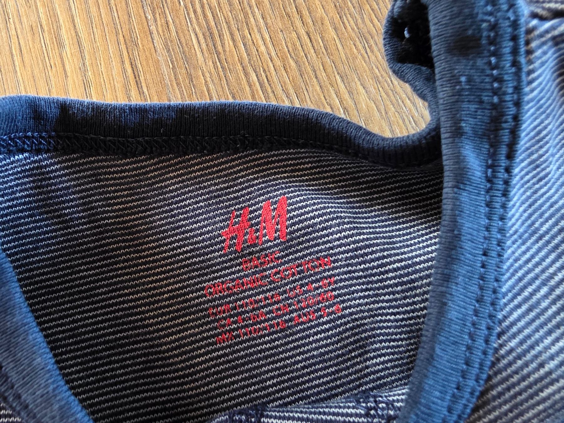 H&M Chemises, T-shirts & Polos: Langarmshirt, Longsleeve H&M Gr. 110 – D'occasion à Nebikon par Japostyle 1