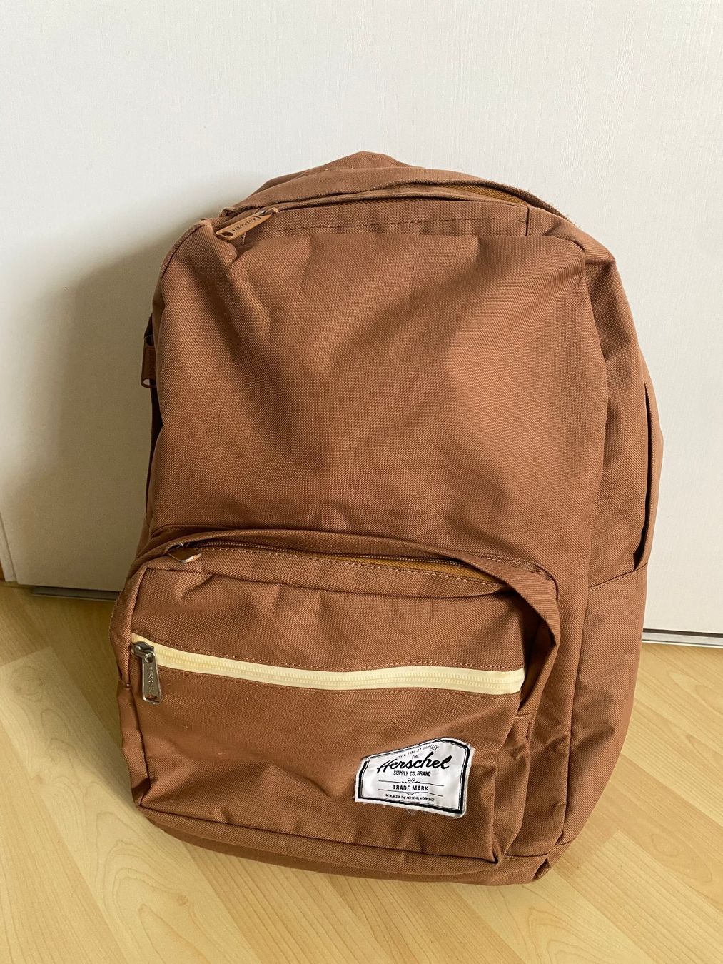 Herschel Zaini: Herschel Rucksack Beige – Usato da Pfungen venduto da car_7l8r