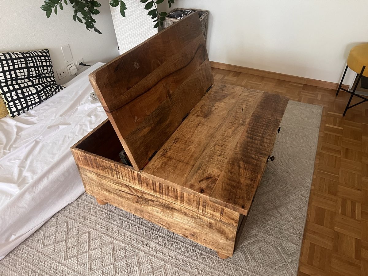 Tavoli: Couchtisch mit Schubladen, Holztruhe, Wohnzimmer – Usato da Zug venduto da kimula 1