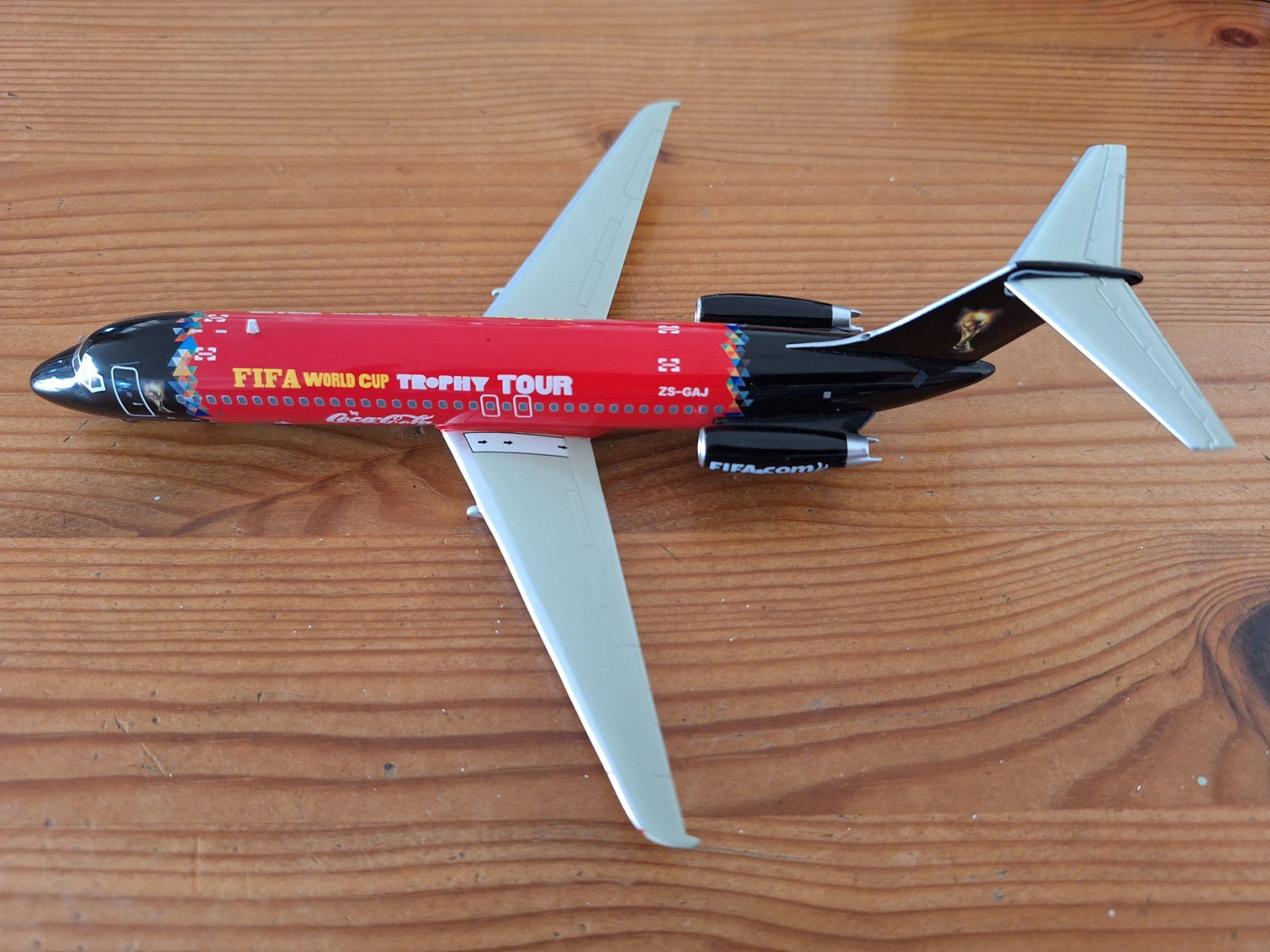 McDonnell Douglas Kit di modellismo & Modellini statici: Fifa World Cup Trophy Tour Douglas DC-9-32 1:200 – Usato da Sargans venduto da nicsam1815 1