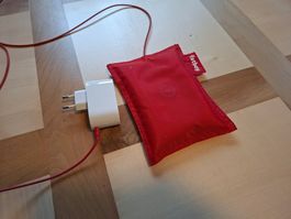 Fatboy Power Pillow Ladegerät Wireless Charging Rot