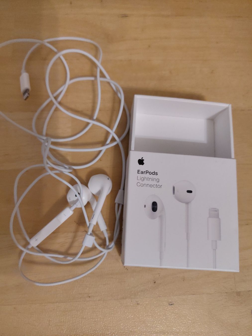 Apple Cuffie: Apple EarPods mit Lightning Anschluss – Usato da St.Gallen venduto da Enka_Var