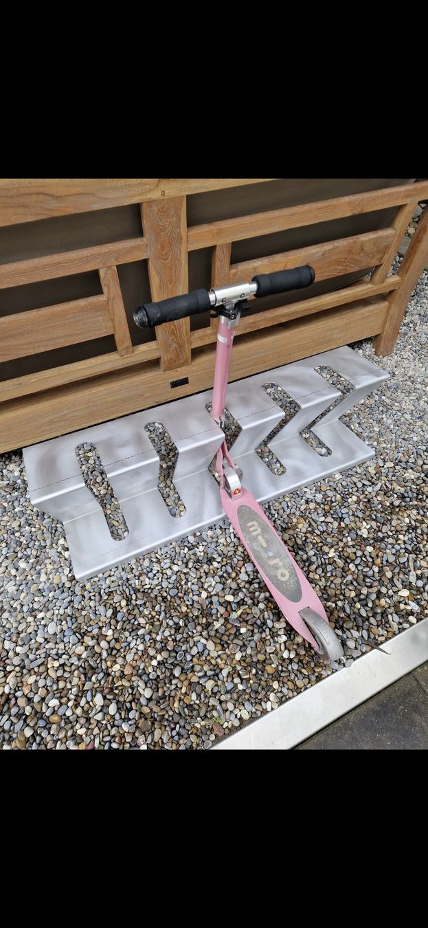 Altro in Decorazioni & Accessori: 4 er Kickboardständer Kicki Trotti Scooter Ständer – Nuovo e nell'imballaggio originale da Alpnachstad venduto da Vintage-girl 7
