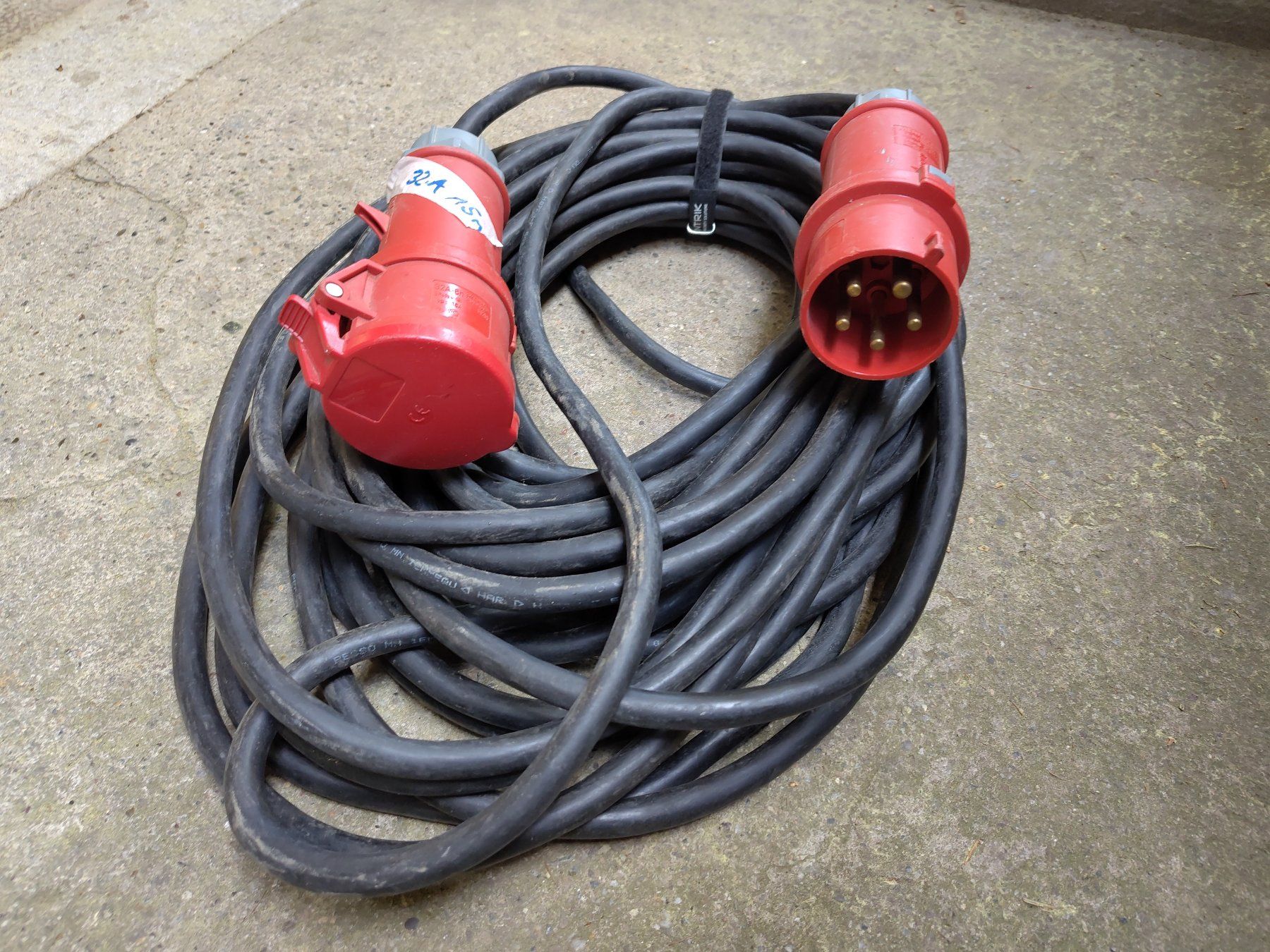 Mennekes Kabel: Starkstromkabel 15m, 32A – Gebraucht aus Langnau i. E. von antrik