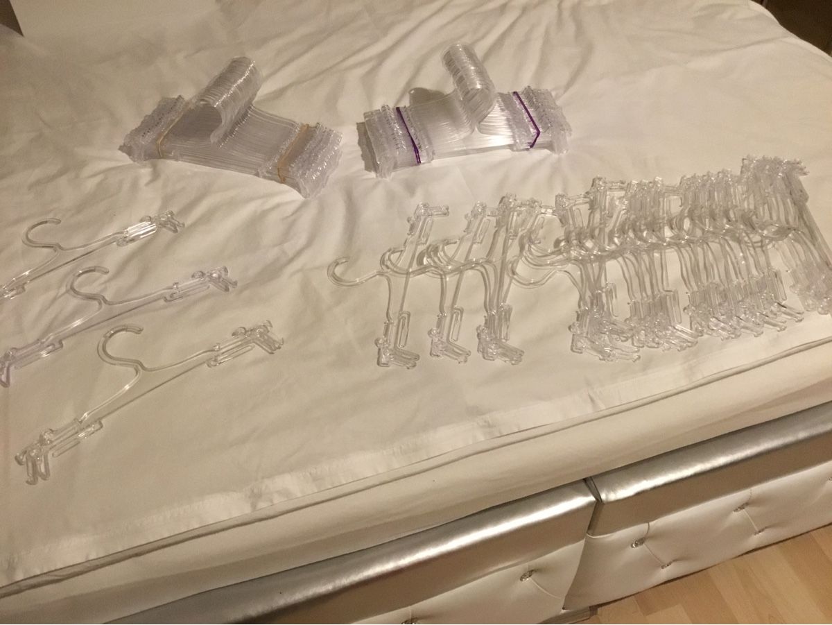 Cintres: 87 Stück Kleiderbügel – D'occasion à Aarau par romiana01 2