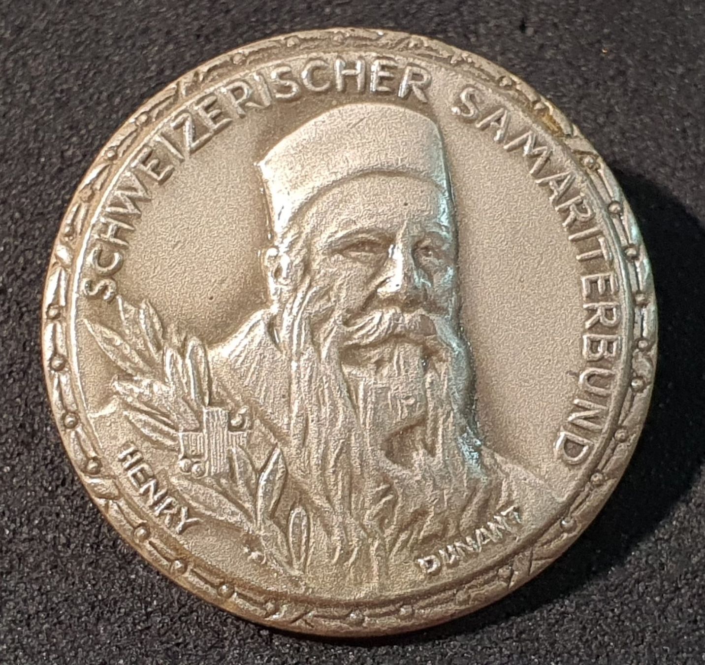 Plaketten & Abzeichen: GG050 - Alte Brosche Henry Dunant Schweizer Samariterbund – Gebraucht aus Reinach BL von Boston-Verkauf