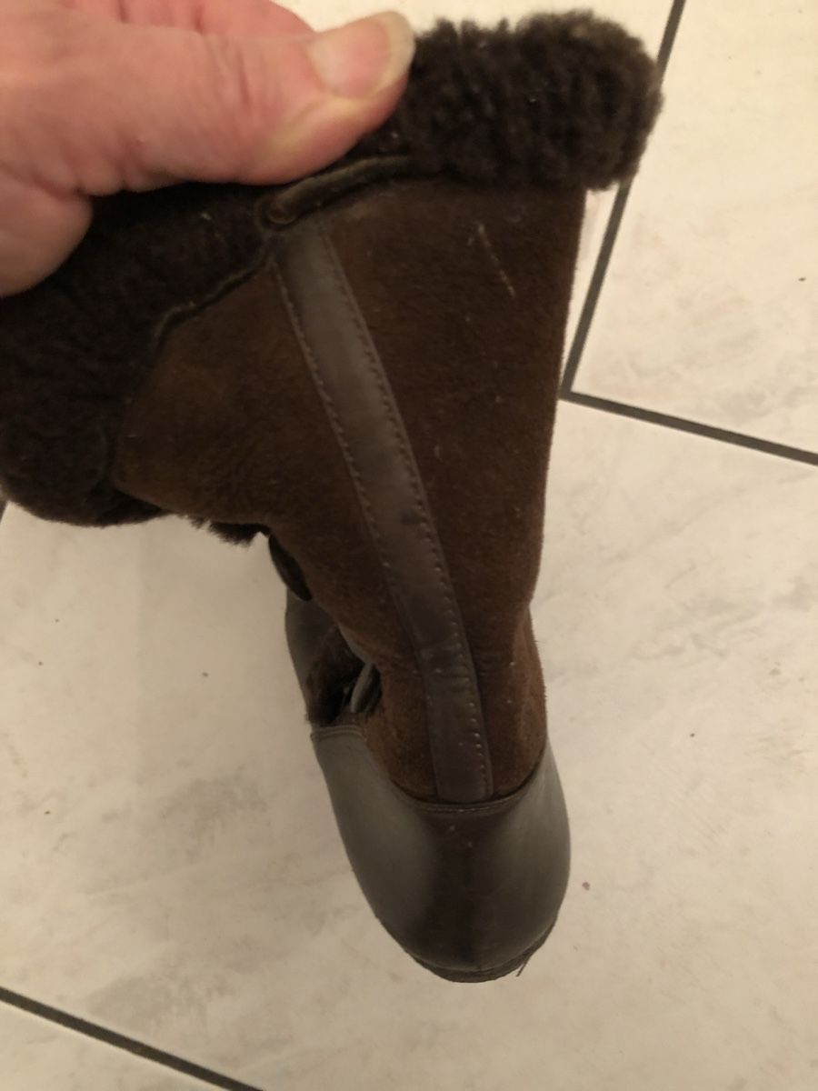 Scarpe da donna: Lammfellstiefel – Usato da Solothurn venduto da Congela 3