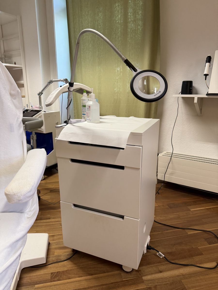 Lettini & sedie per cosmetici: Kosmetikliege und Kosmetik Boy – Usato da Adligenswil venduto da Criolla25 4