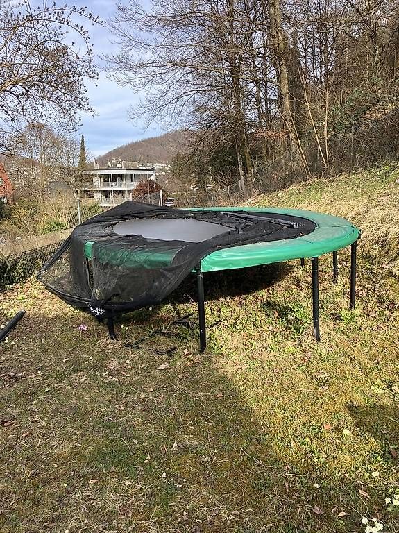 Trampolini: Ovales Trampolin von Exit – Usato da Baden venduto da sylivianne