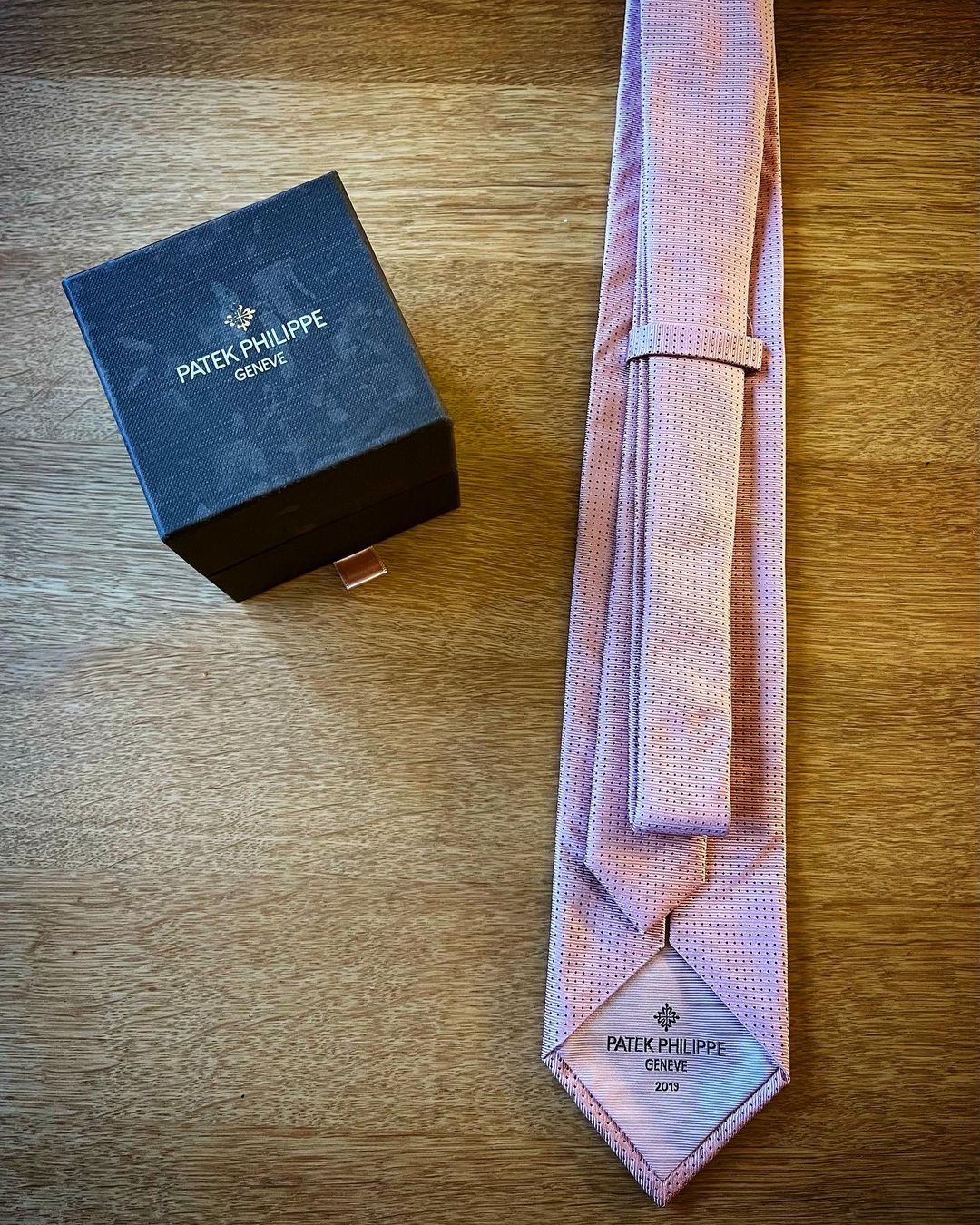 Patek Philippe Orologi: Patek Philippe Krawatte / Tie Original (selten) – Nuovo (secondo la descrizione) da Horw venduto da Richmond_Watches 1