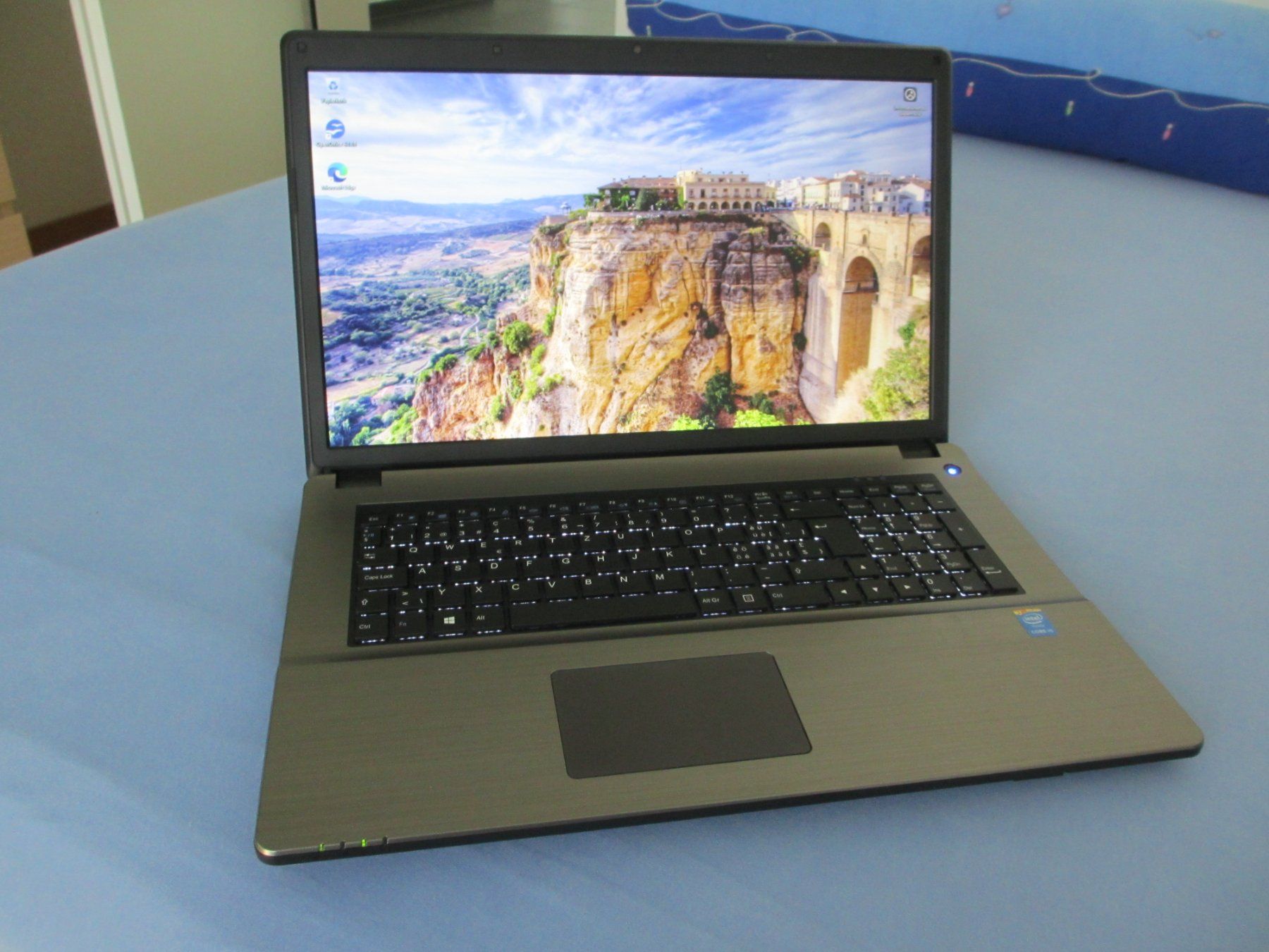 Notebook: TERRA Mobile 1749 – Usato da Sargans venduto da Morisson1 2