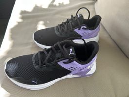 Puma Trainingsschuhe, Schwarz-Lila, Gr. 40,5, NEU!