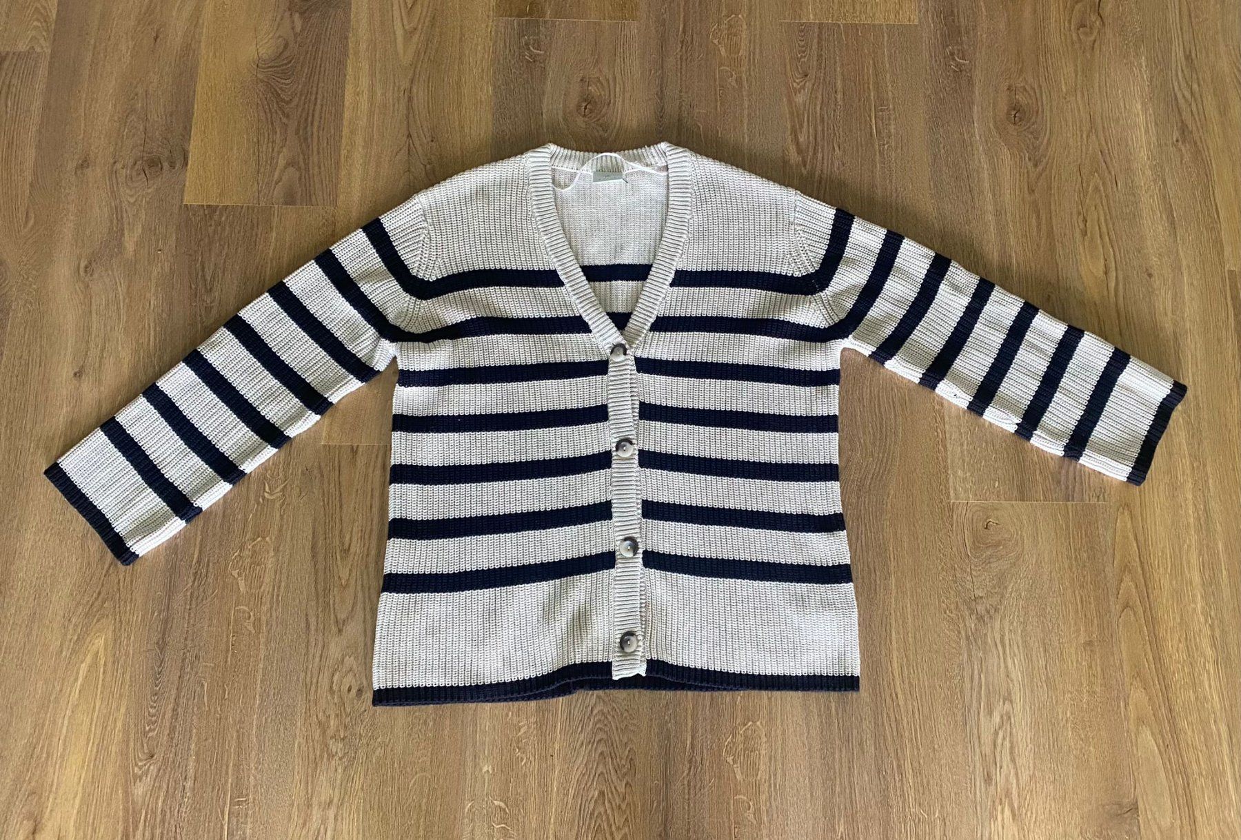 Pullover & Sweatshirts: Strickjacke KAFFE Kacilla beige schwarz gestreift Gr. M – Gebraucht aus Winterthur von Secondhand-Family