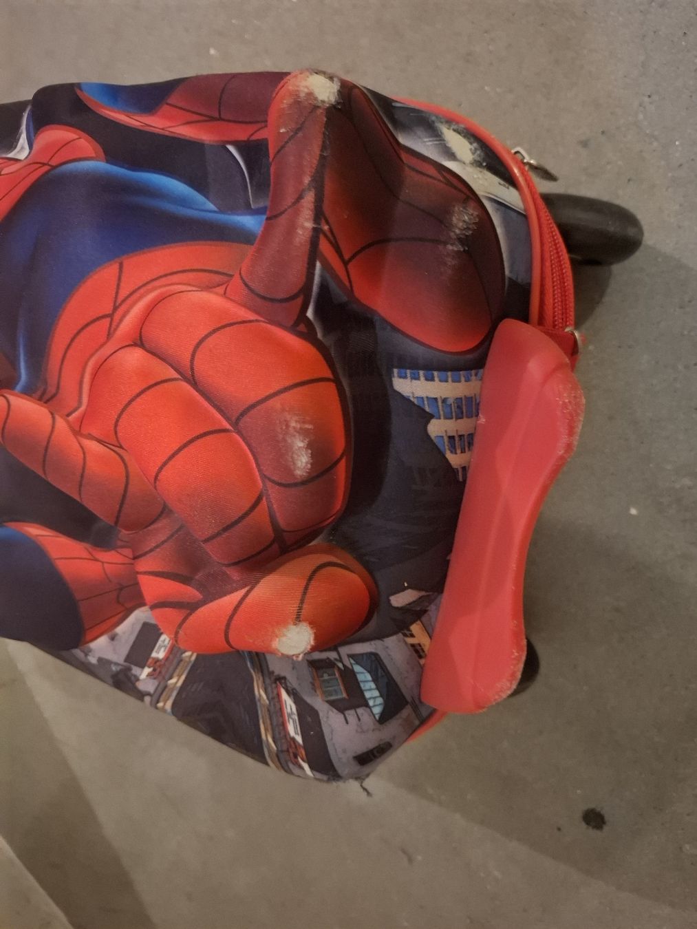 Reisekoffer: Spiderman Kinderkoffer mit Rollen und Griff – Gebraucht aus Rickenbach LU von mimy545 1