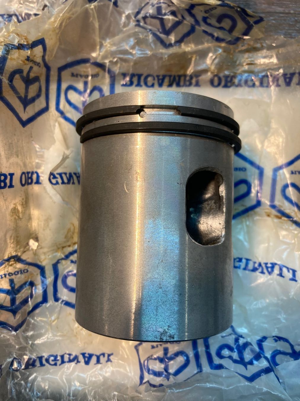 Vespa Alle Rollerersatzteile: Vespa GS 160 Kolben – Neu und originalverpackt aus Dübendorf von vesparazzo