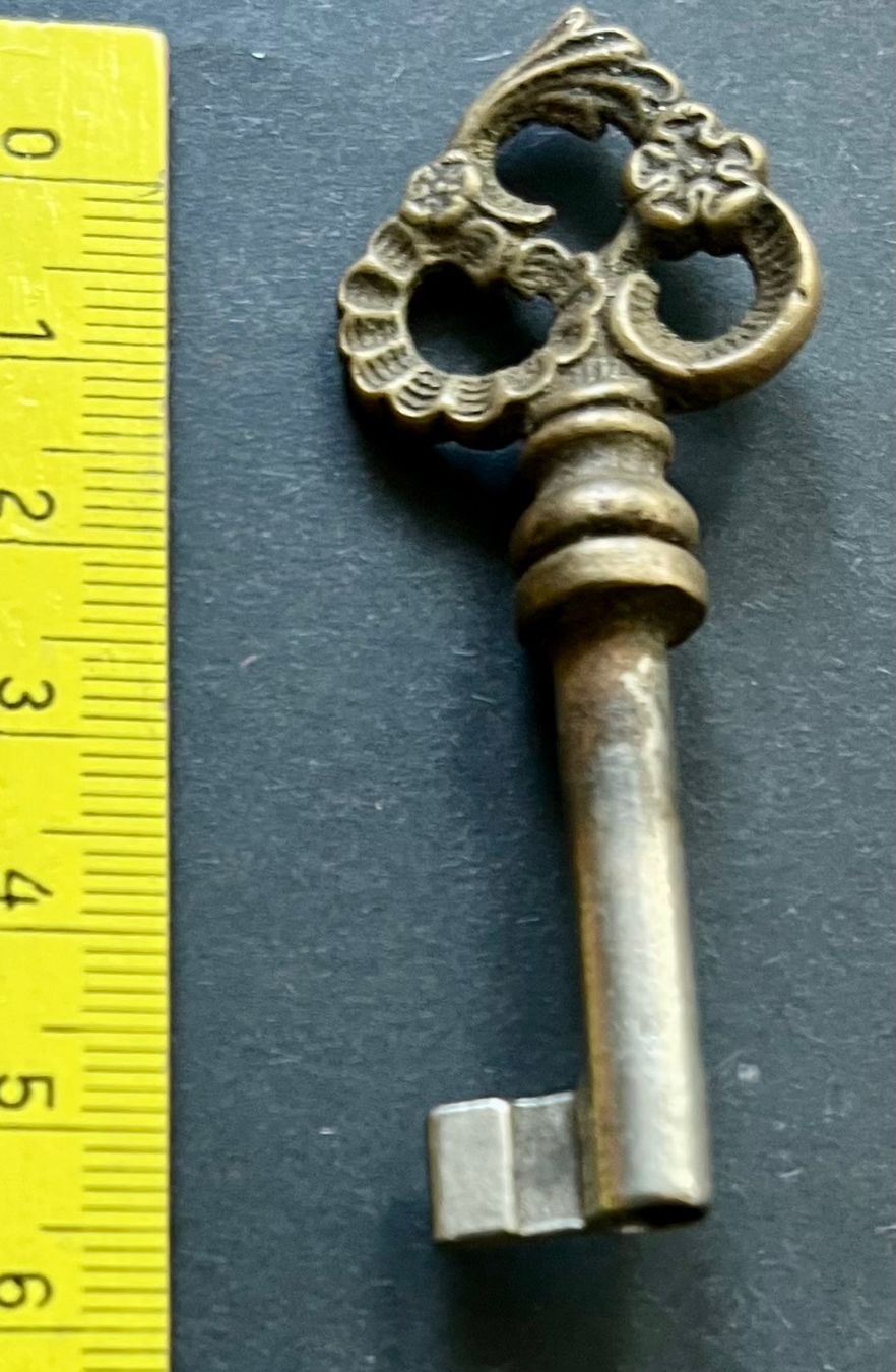 Chiavi: Antik Schlüssel Ornament – Usato da Ostermundigen venduto da DaxKarten-75 1