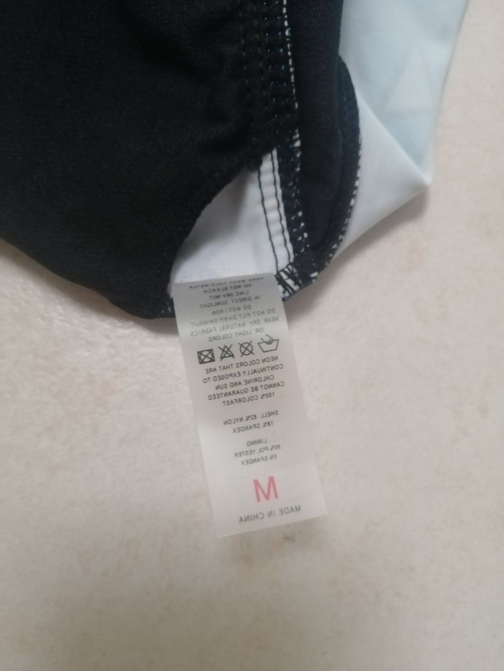 Costumi da bagno & Bikini: Badeanzug Gr. S-M – Usato da Henau venduto da AXAA 4