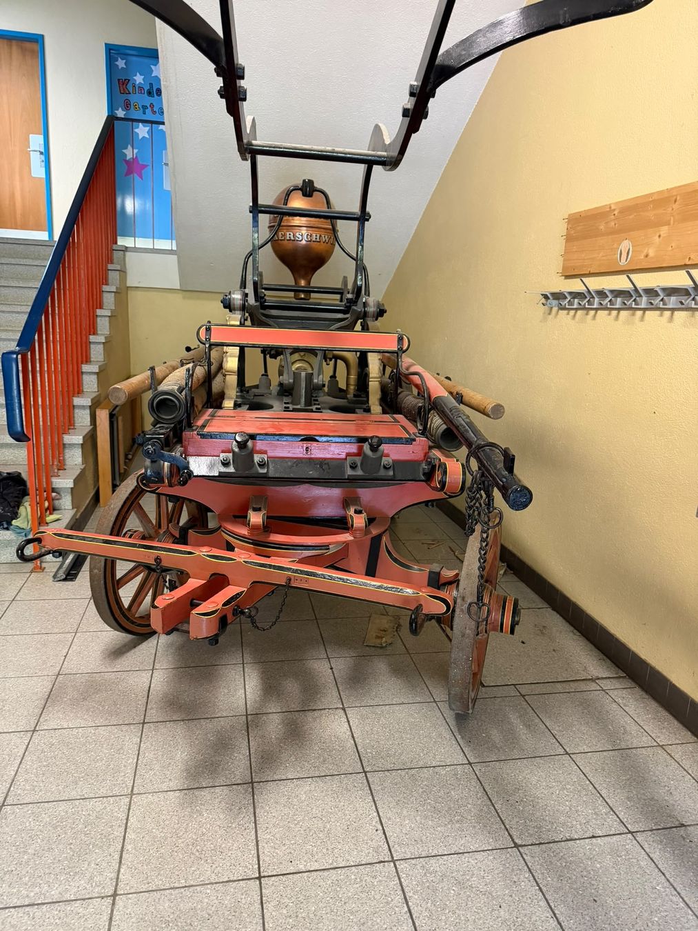 Tous les outils: Antike Feuerwehr Handdruckspritze,  – D'occasion à Zwingen par inf_2blh 1