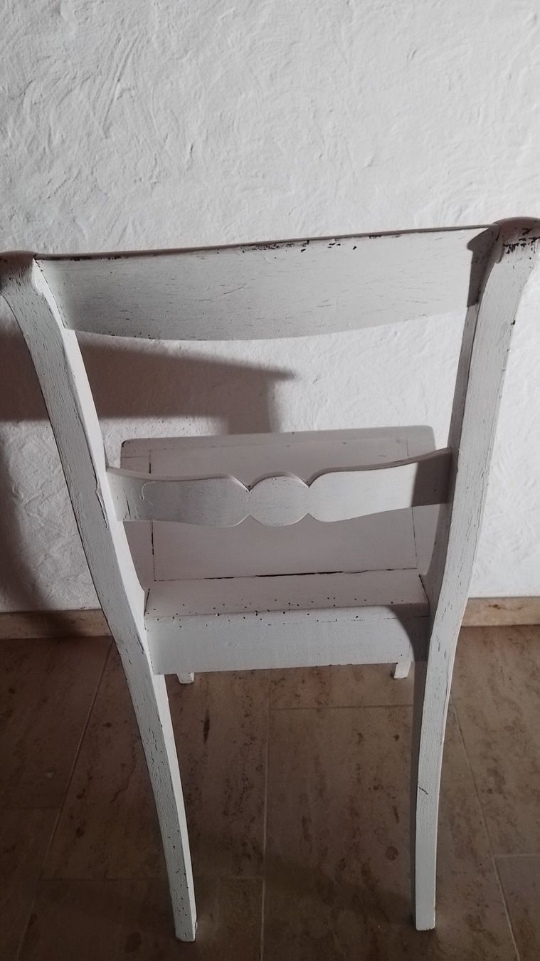 Sedie: Antiker weisser Stuhl – Usato da Wädenswil venduto da Gugugs1 2