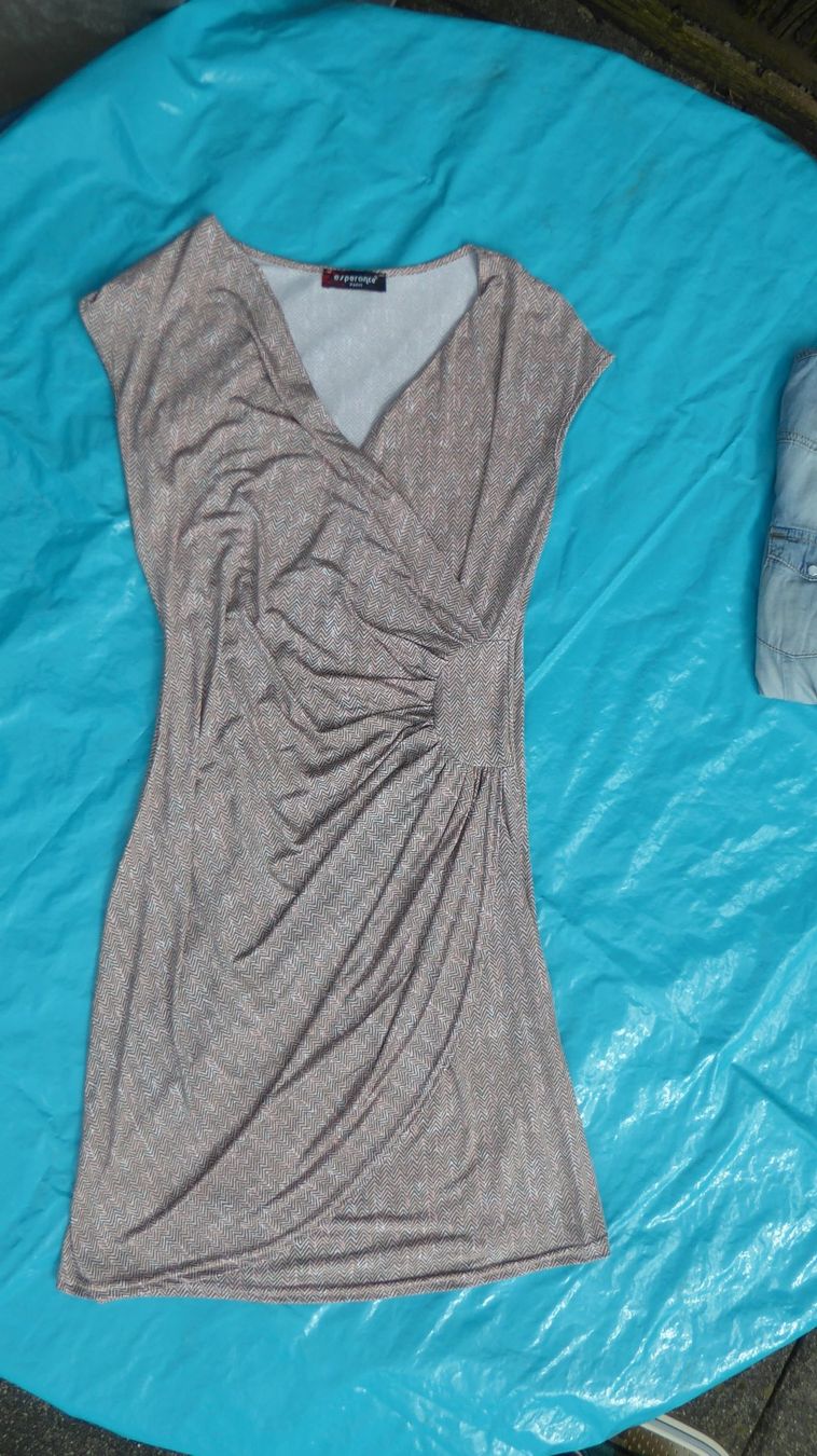 Vestiti: Sommerkleid Gr 36 Bund 38cm esperance Paris – Usato da Sargans venduto da Benziner 1