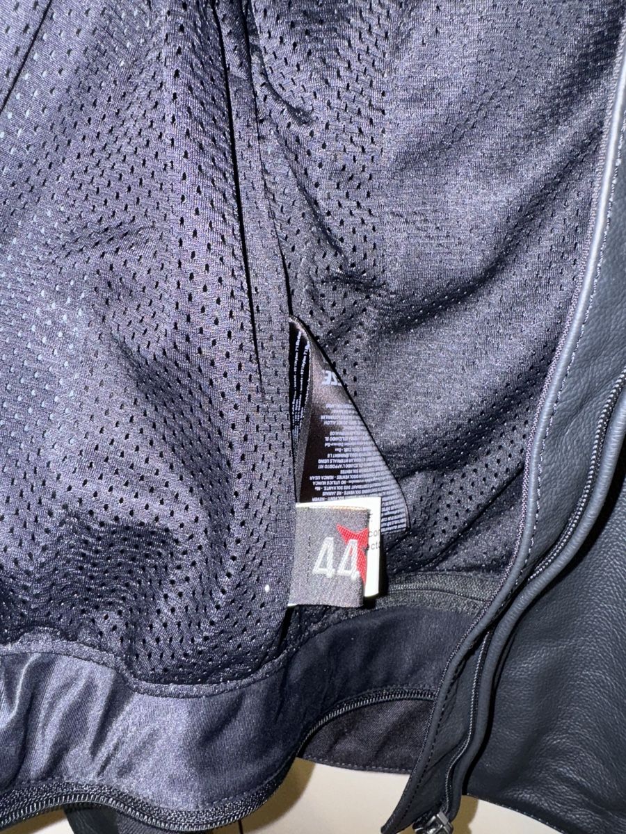 Giacche: Vendo giacca moto Dainese – Nuovo (secondo la descrizione) da Davesco-Soragno venduto da lar_n5p8 2