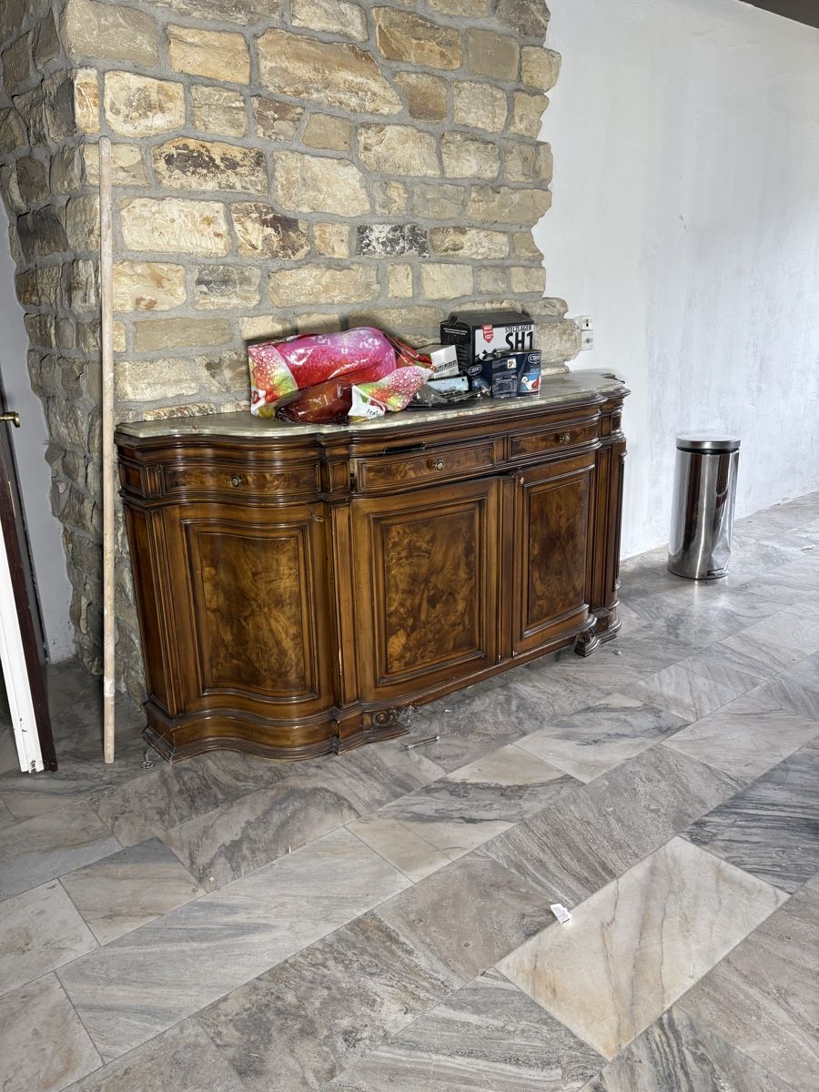 Credenze: grosses, klassisches Sideboard / Anrichte  – Usato da Bilten venduto da vjo_qpx5 1
