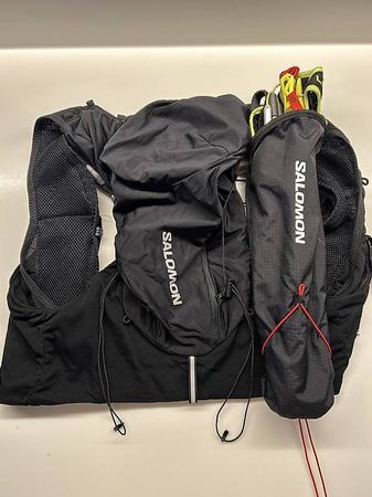 Salomon ADV Skin 12 + Custom Quiver / Stockhalterung