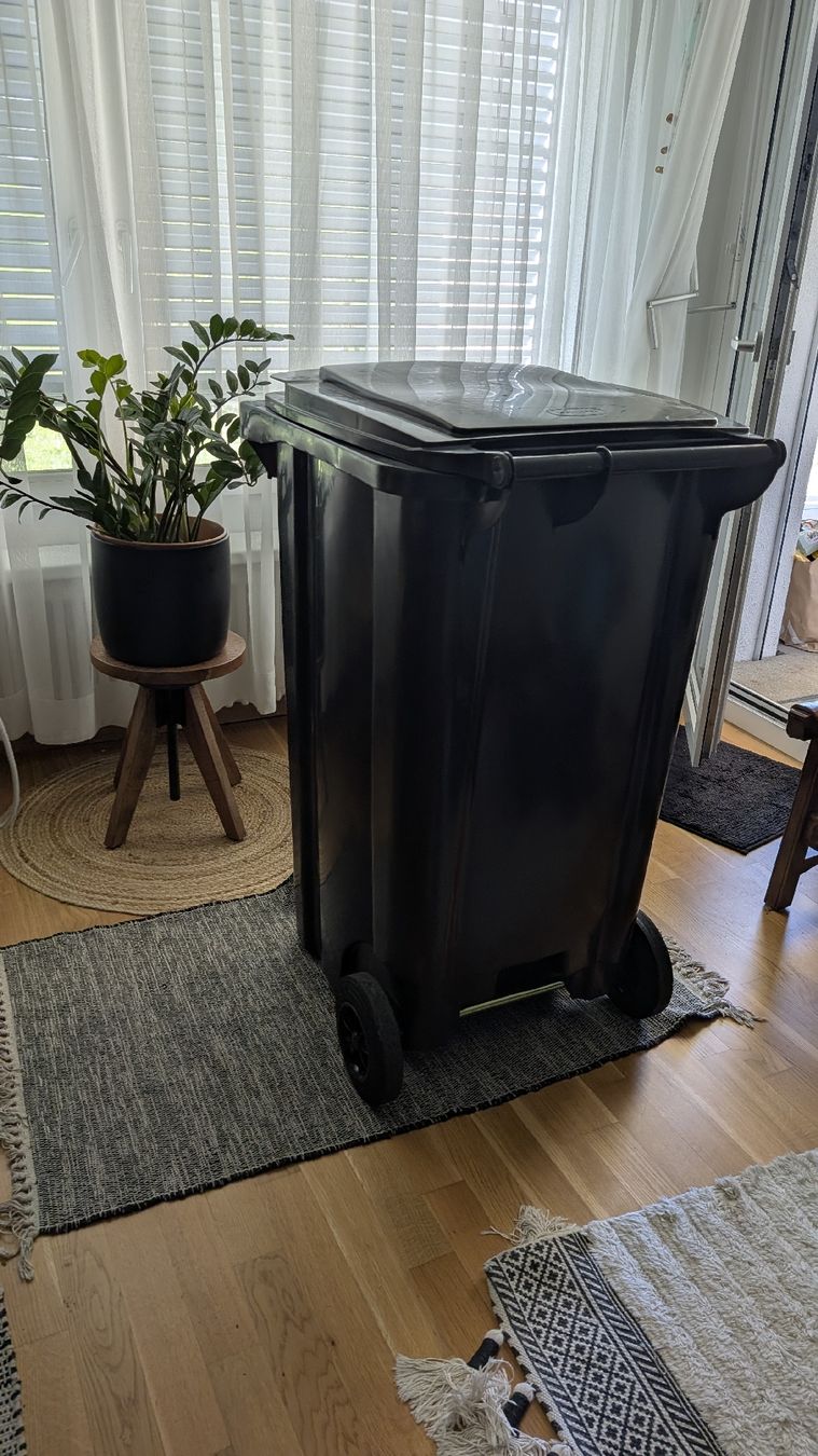 Sonstiges für Büro & Gewerbe: Abfall Roll-abfall Container  Storage 240 L neu – Neu und originalverpackt aus Kloten von Ronusa01 3