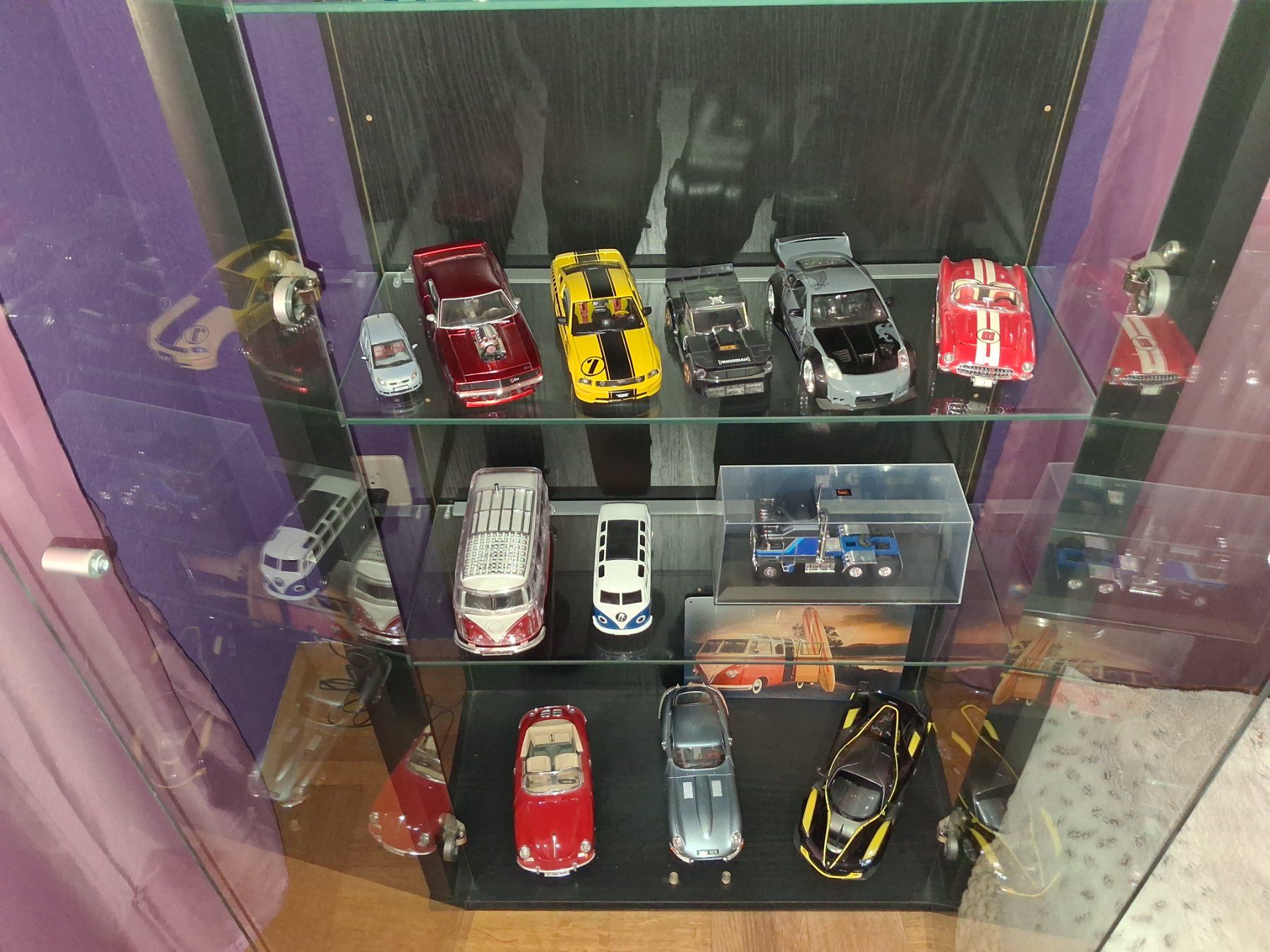 Vetrine: Glasvitrine mit Modellautos diverse Marken – Usato da Giswil venduto da VW-GOLF1 1