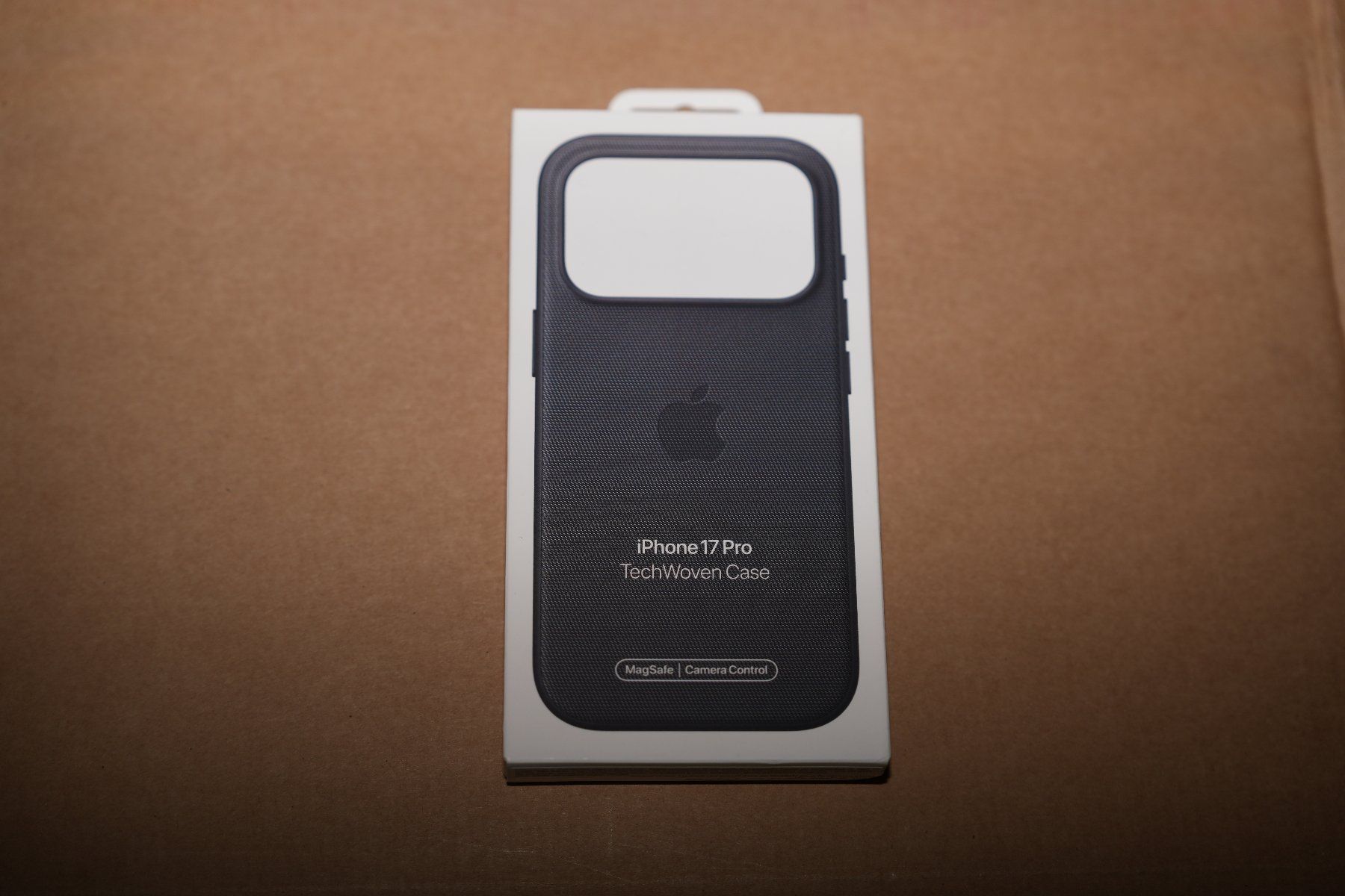 Apple Coques & Protection écran: Apple TechWoven Case iPhone 17 Pro Schwarz – D'occasion à Zürich par Verkaufen-Schweiz