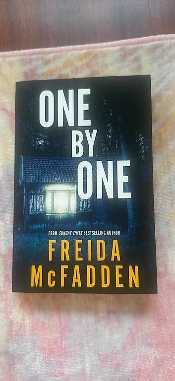 Libri: One by One, Freida McFadden – Usato da Bellinzona venduto da nan_89sf