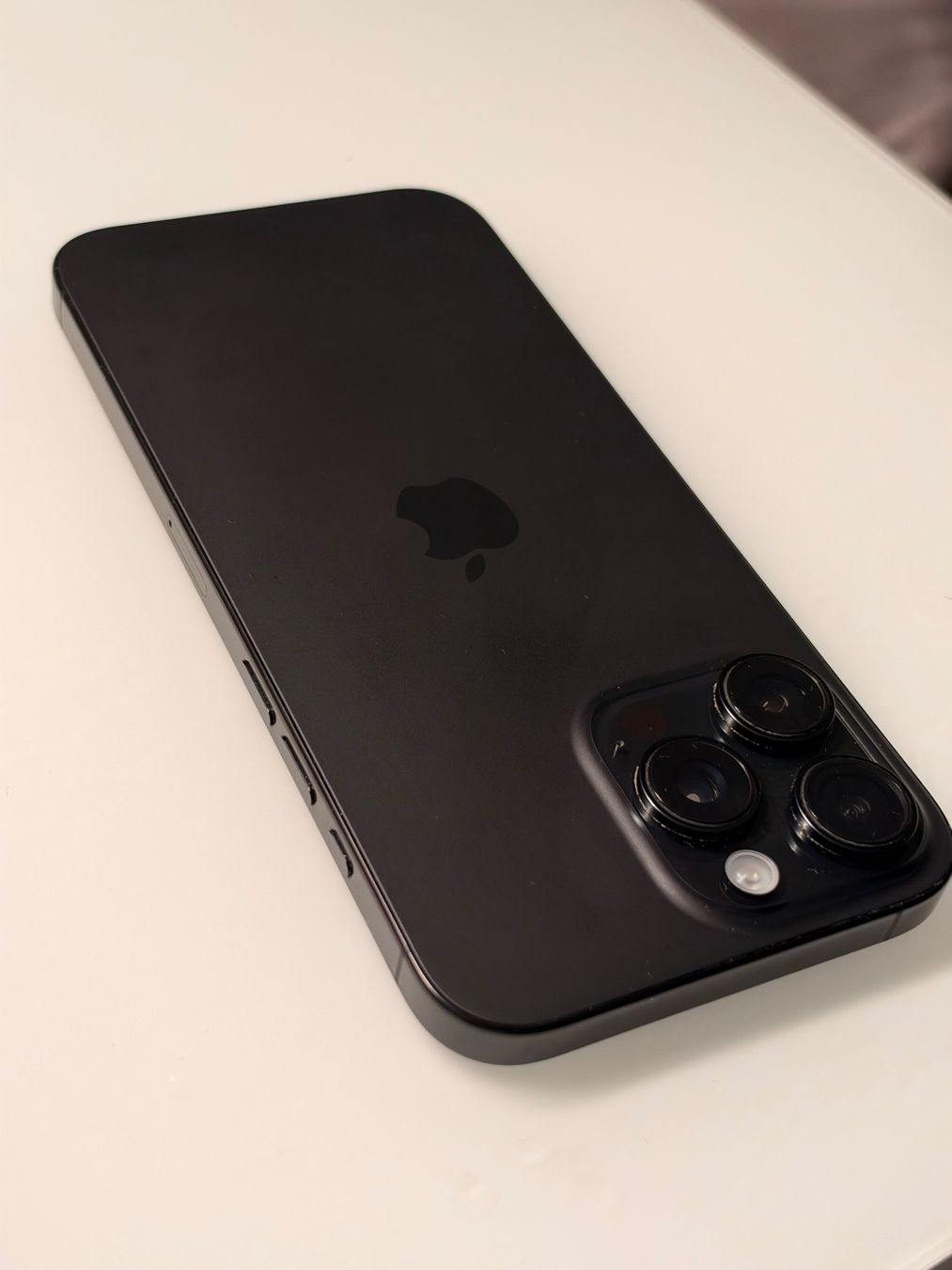 Apple Telefoni cellulari / Smartphones: iPhone 16 Pro Max 1 TB Black Titanium – Usato da Zug venduto da AceHood 5