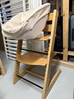 Stokke Tripp Trapp Hochstuhl mit Neugeborenen Aufsatz