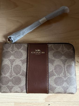 Coach Wristlet  braun mit Monogramm neu