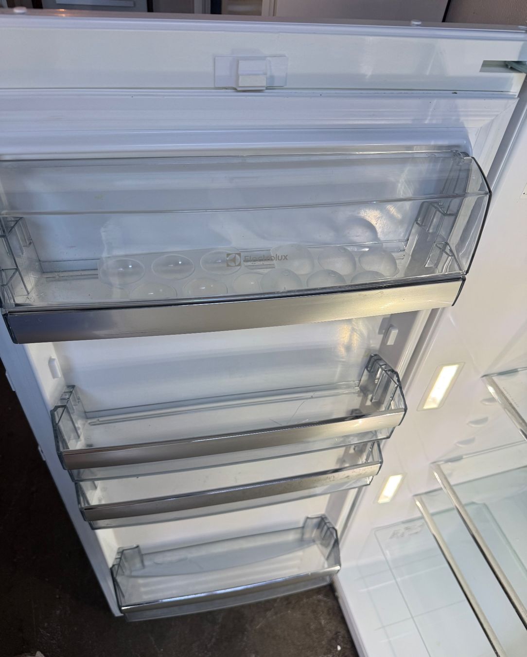 Electrolux Frigoriferi: Electrolux A+++  H127 Eibaukühlschrank – Usato da Kloten venduto da top2000 3