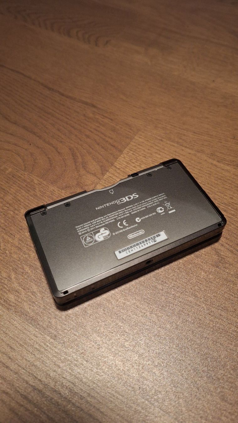 Nintendo Console: Nintendo 3DS Schwarz – Usato da Bachenbülach venduto da 4player4 2