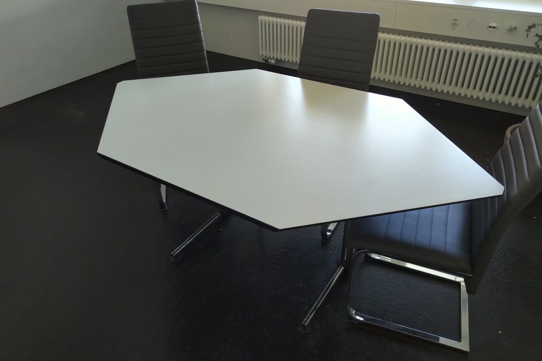 USM Scrivanie: Bürotisch USM – Usato da Walenstadt venduto da Andreas_Good 1