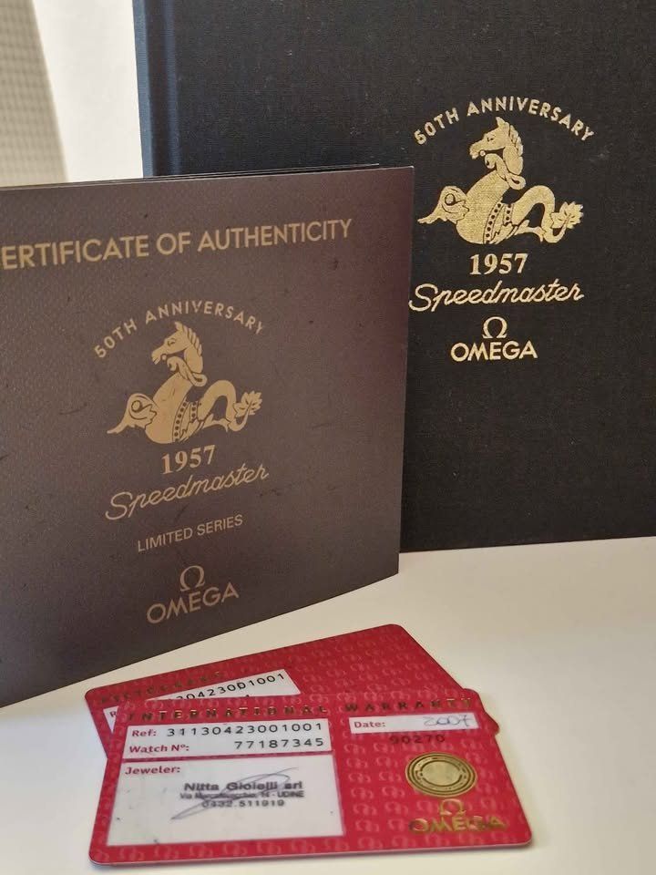 Omega Montres: OMEGA Speedmaster 50th Anniversary "1957" - Limited Edition – Neuf avec emballage d'origine à Biasca par Nicolas.Ney 4