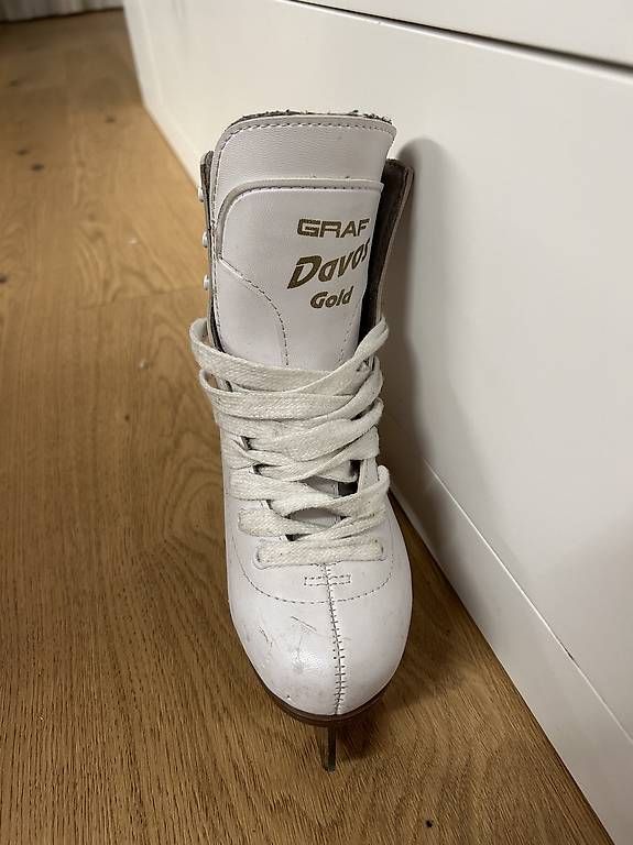 Patins à glace: Schlittschuhe – D'occasion à Muri b. Bern par brinae