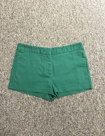 Short vert d'été, taille S- Idéal pour la saison!