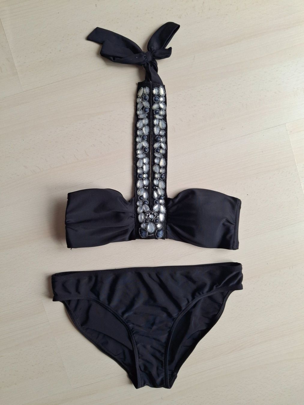 Badekleider & Bikinis: Schwarzer Bikini mit Strass-Steinen, Gr.M – Gebraucht aus Walterswil SO von peiper2