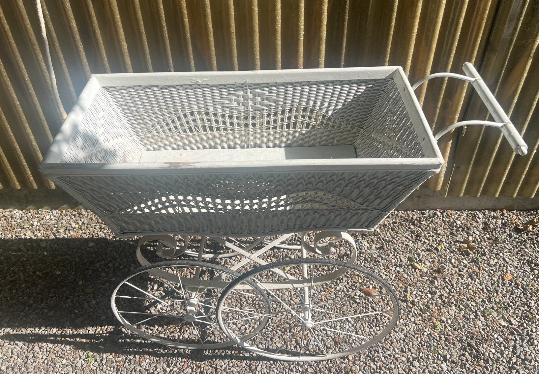 Carrozzine: Antiker Kinderwagen mit Eisenfederung – Usato da Rickenbach LU venduto da Spalierelger 5