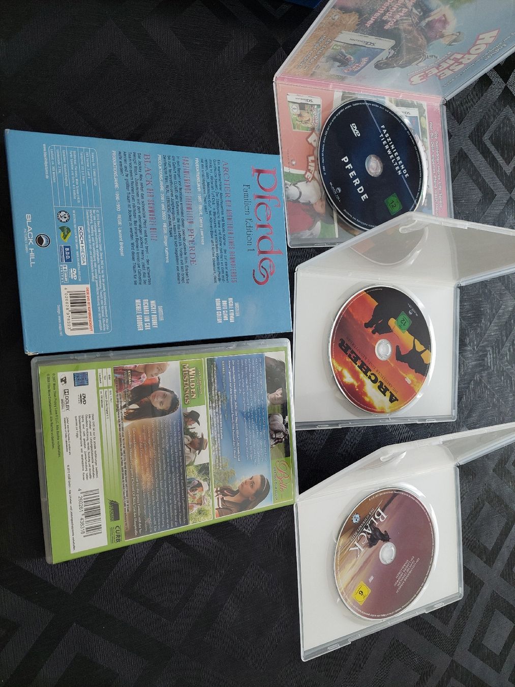 Tutti i DVDs: 5 Pferde DVDS   – Usato da Zetzwil venduto da lanst08 2