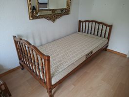 Holzbett mit Lattenrost Bicoflex und Matratze