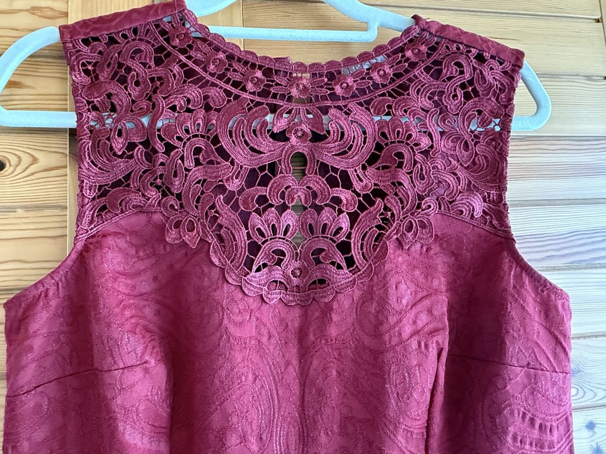 Orsay Vestiti: Elegantes, bordeauxrotes Kleid mit Spitze, Grösse M – Usato da St Gallen venduto da Berta343 2